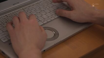 Model MILF Cheats With 3P